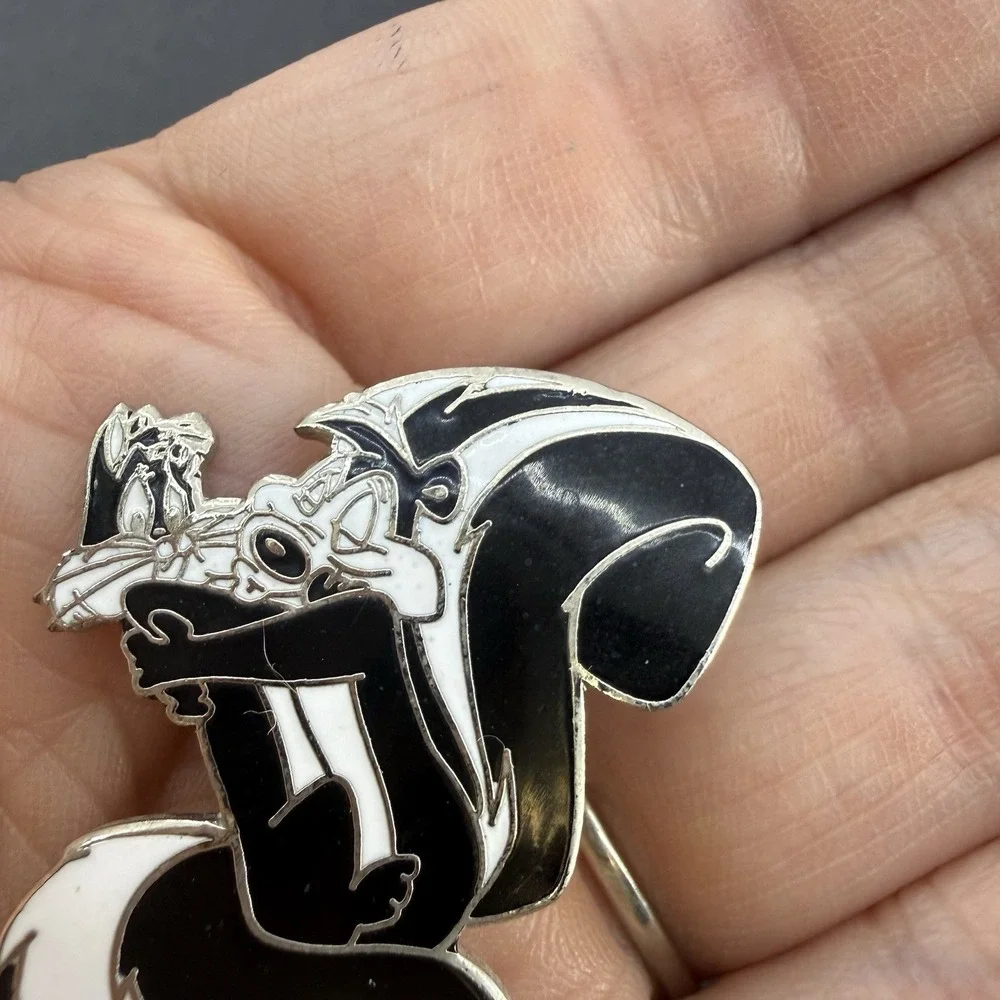 Vintage 1996 Warner Bros Looney Tunes Pepé Le Pew Enamel Lapel Pin 96 Cloisonné